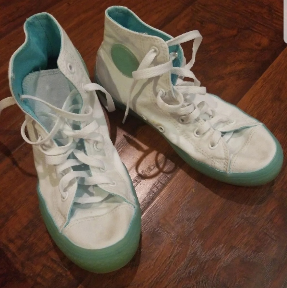 bluish green Converse high top Junior sz 5.